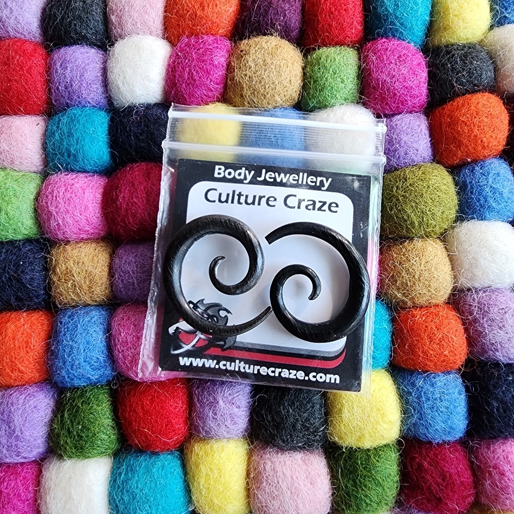 Tribal Style Culture Craze 4 Gauge Black Horn Taper Spiral